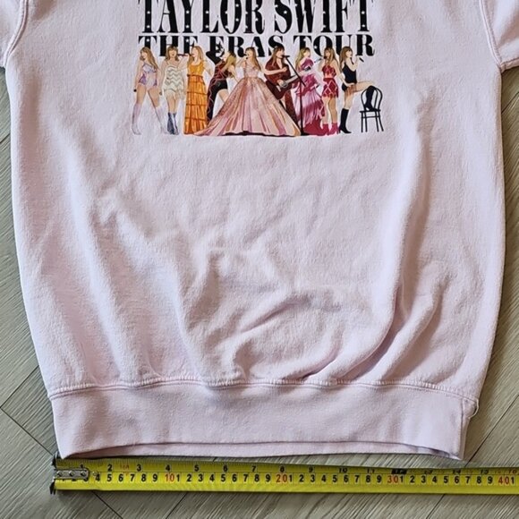 Gildan Taylor Swift The Eras Tour Pink Crewneck Small - Picture 12 of 15